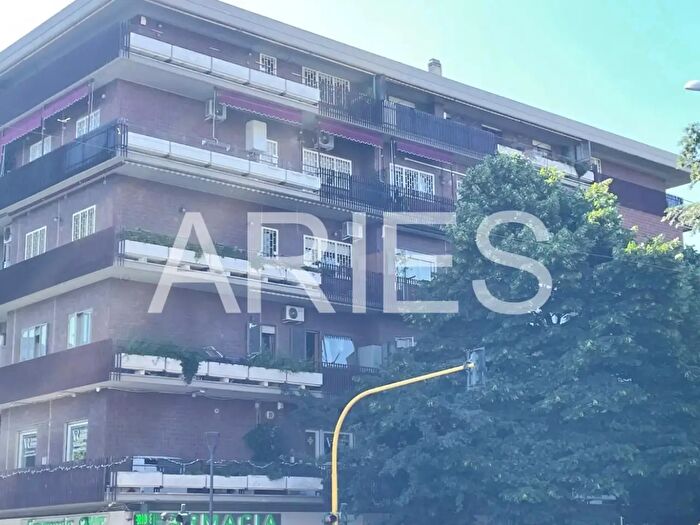 Appartamento quadrilocale in vendita in Largo Nostra Signora di Coromoto, Roma