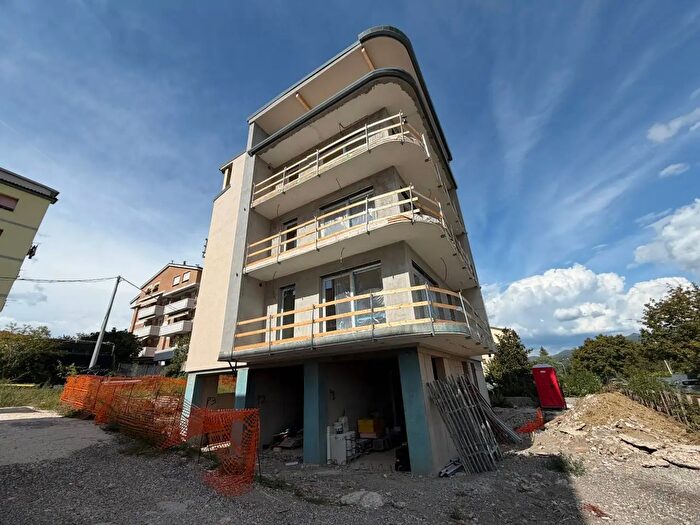 Appartamento con 7 locali in vendita in Via delle Fornaci, Fabriano