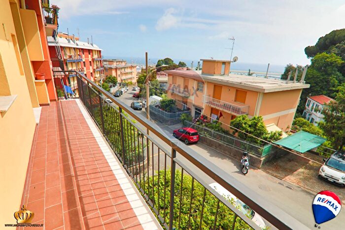 Appartamento quadrilocale in vendita in Genova