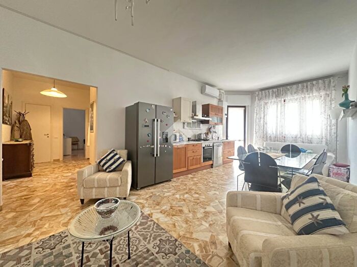 Appartamento quadrilocale in vendita in Via Capitano Michele Fiorillo, Carrara