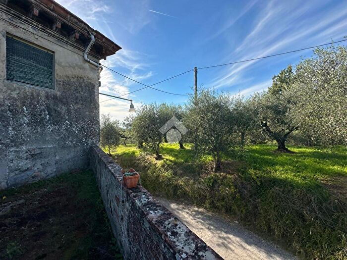 Casa con 7 locali in vendita in Via Tofori, Capannori
