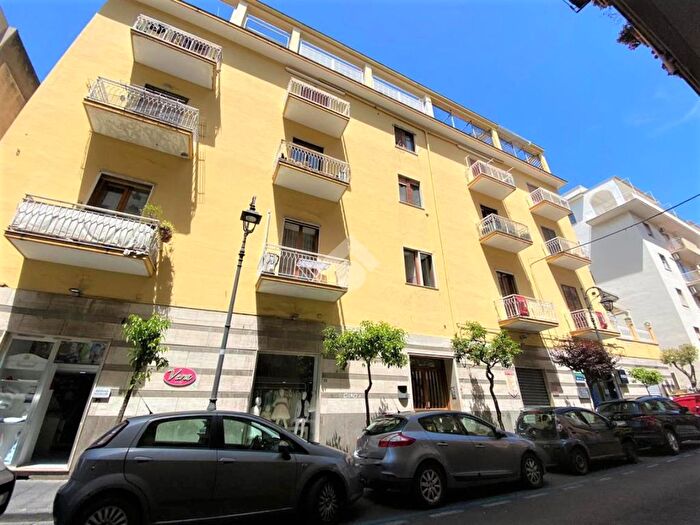 Appartamento trilocale in vendita in Via Nicotera, Vico Equense