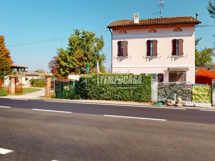 Casa quadrilocale in vendita in Via Vettigano, Campagnola Emilia