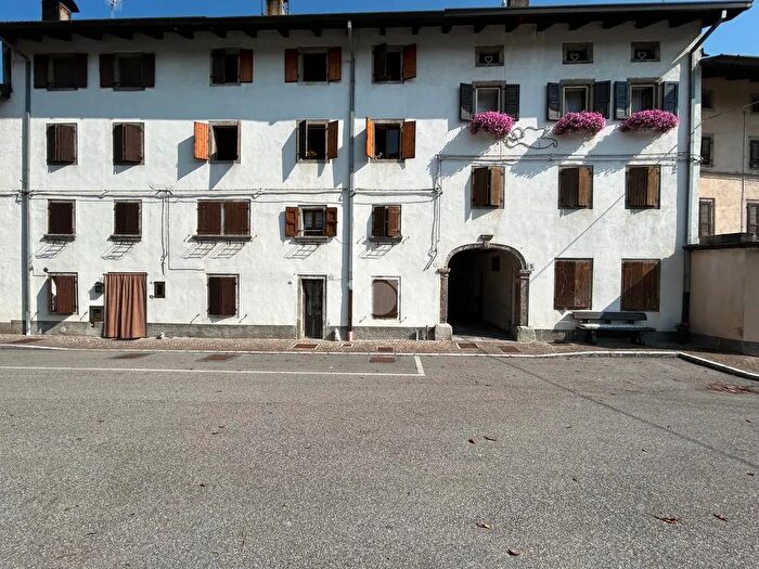 Appartamento quadrilocale in vendita in Piazza Savorgnan, Villa Santina