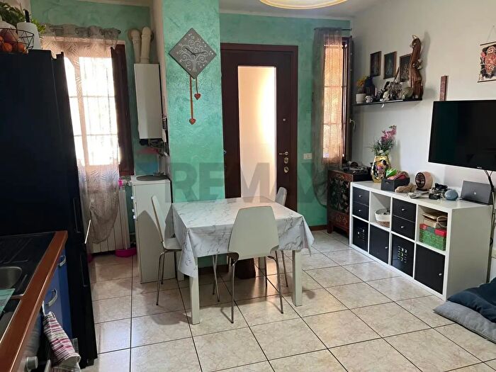 Appartamento bilocale in vendita in Via Donizetti, Cologno Al Serio