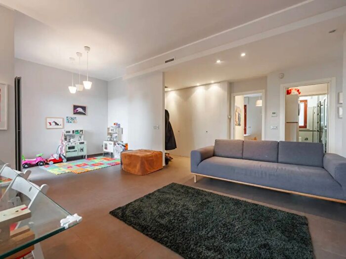 Appartamento con 5 locali in vendita in Via Macrino dAlba, Torino