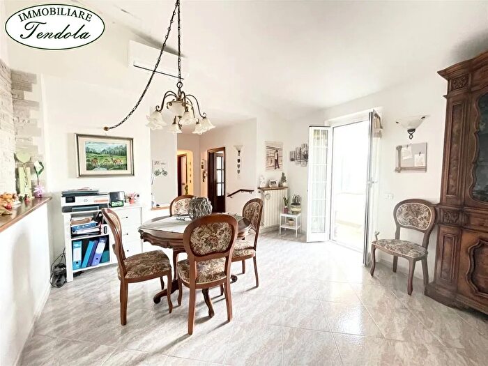 Appartamento con 5 locali in vendita in Castelnuovo Magra