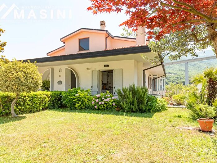 Casa con 11 locali in vendita in Via Scesa dei Mulini, Villa Santa Maria
