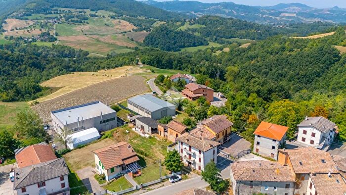 Casa trilocale in vendita in Via Fondiano, Viano
