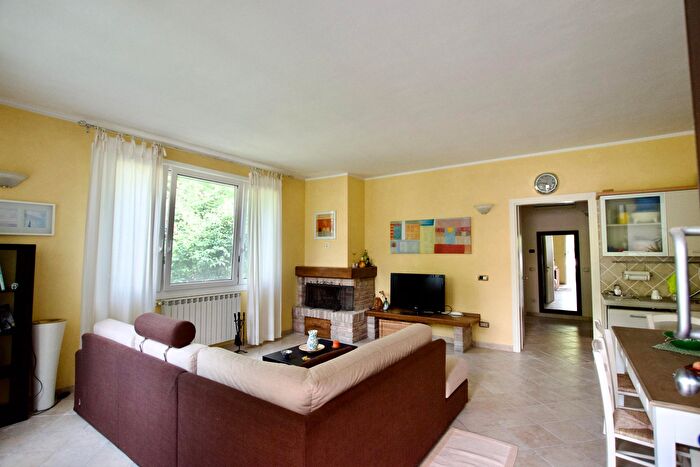 Casa quadrilocale in vendita in Via R Rubini, Galliera