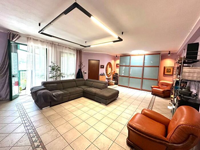Appartamento con 6 locali in affitto in Via Francesca Sud, Montecalvoli, Santa Maria a Monte