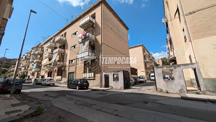 Appartamento trilocale in vendita in Via Tommaso Fazello, Messina