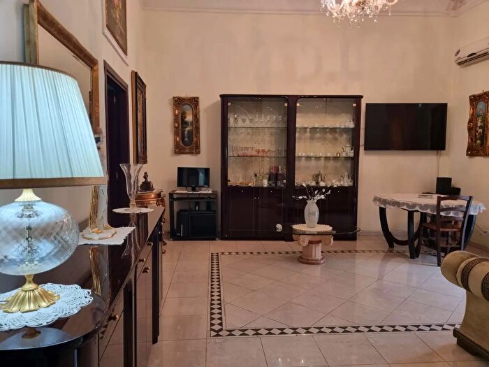 Appartamento con 6 locali in vendita in Via Mavilla, Catania