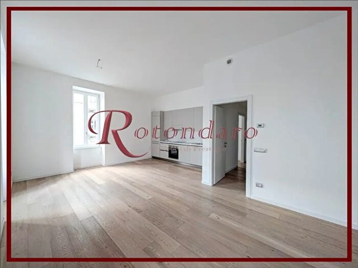 Appartamento trilocale in affitto in Via Andrea Solari, Milano