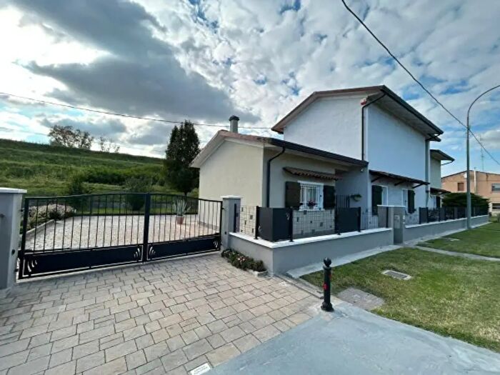 Casa con 6 locali in vendita in Via Nazionale Ponente, Argenta