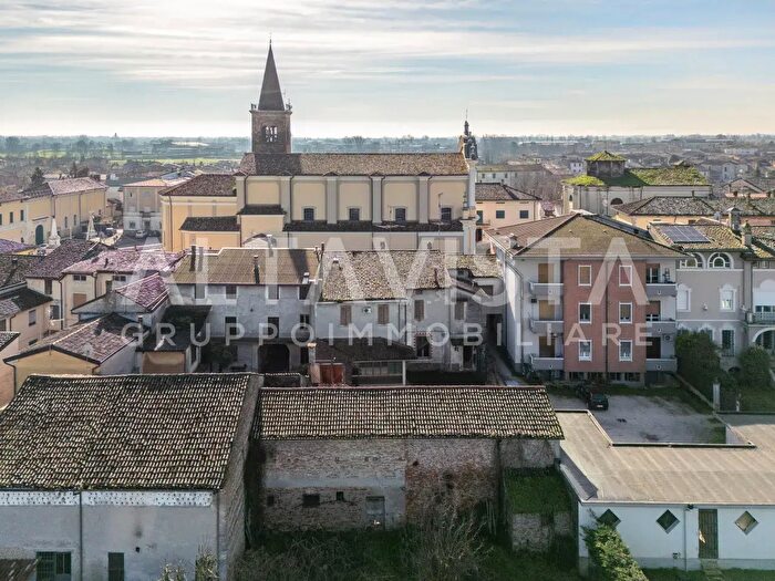 Casa con 10 locali in vendita in Via Giuseppe Garibaldi, Gambara