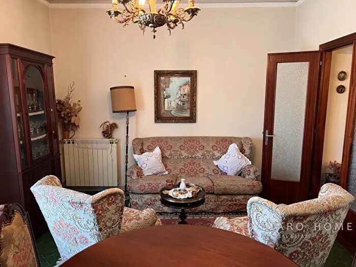 Appartamento con 6 locali in vendita in Via Europa, Pontremoli