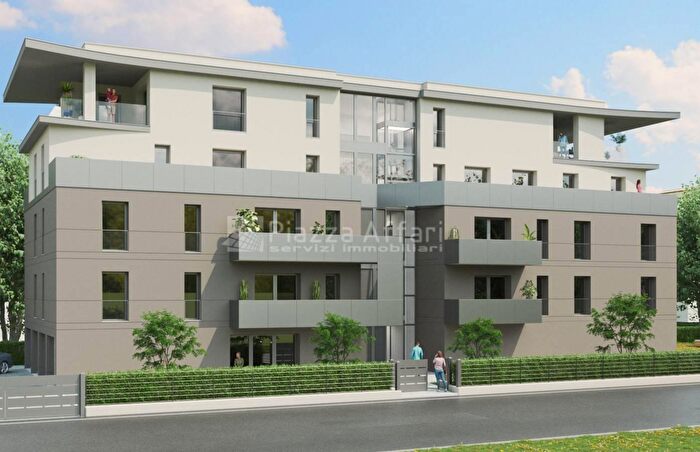 Appartamento trilocale in vendita in Via Emilia allAngelo, Reggio Emilia