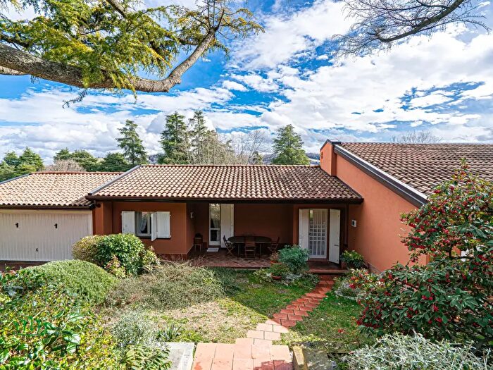 Casa con 6 locali in vendita in Via dei Pini, Pianoro