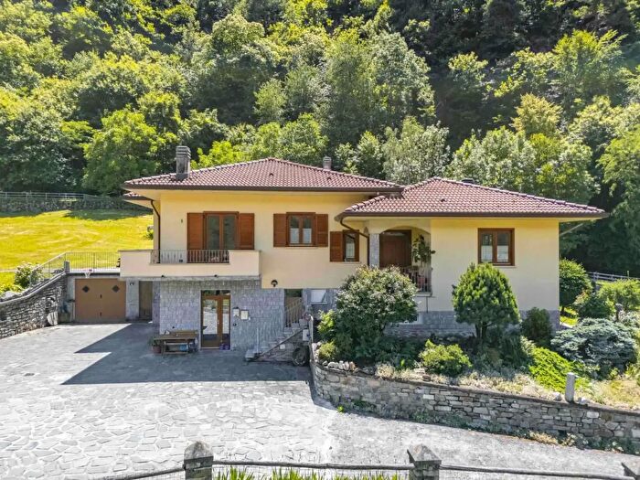 Casa con 10 locali in vendita in Via Civasca, Talamona