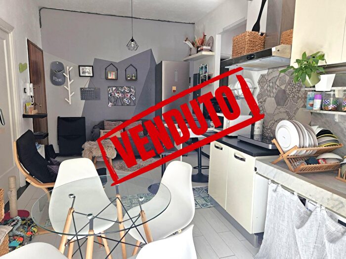 Appartamento con 6 locali in vendita in Via Adamo Centurione, Genova