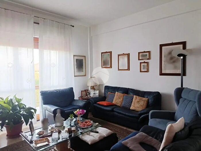 Appartamento con 6 locali in vendita in Viale Adua, Pistoia