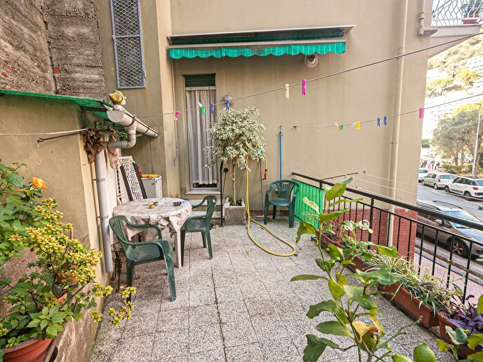 Appartamento con 5 locali in affitto in Via del Commercio a, Genova