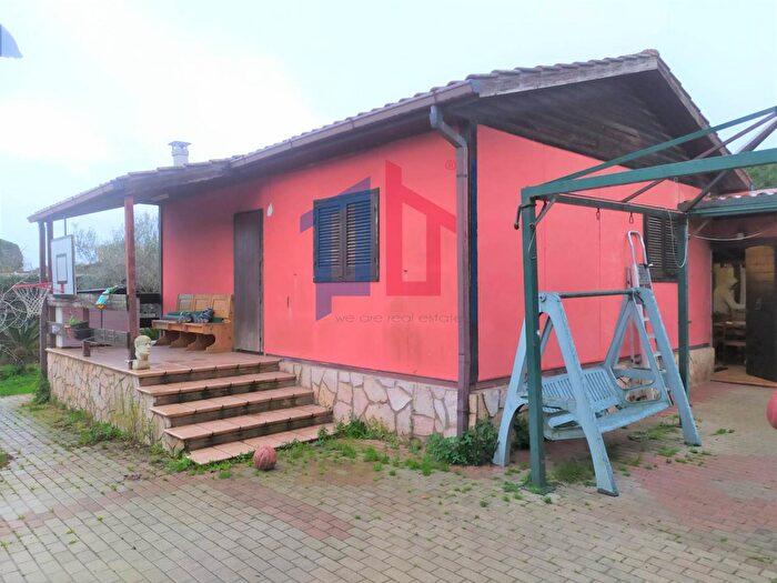 Casa quadrilocale in vendita in Via Gigi Ghirotti, Roma