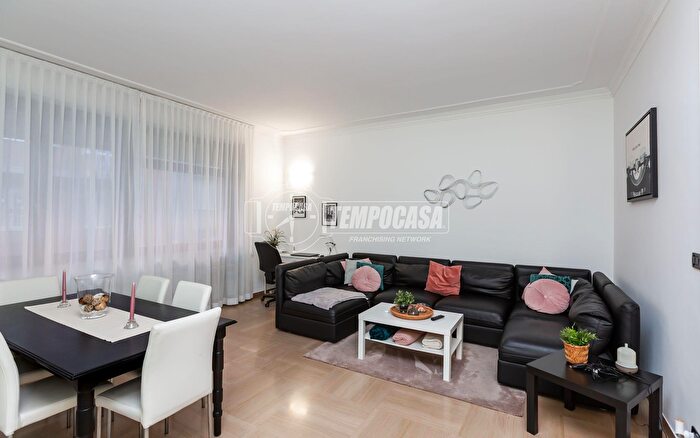 Appartamento con 5 locali in vendita in Via Sommacampagna, Torino