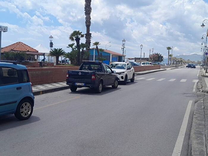 Appartamento trilocale in affitto in Via Fratelli Bandiera, Nizza di Sicilia