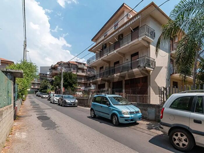 Appartamento trilocale in vendita in Via Pavia, Catania