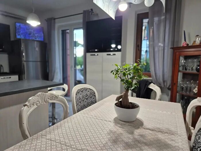 Casa con 6 locali in vendita in Carrara