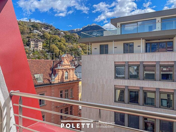 Appartamento trilocale in affitto in Via Cassa di Risparmio, Centro, Merano