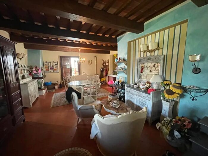 Casa con 6 locali in vendita in San Miniato
