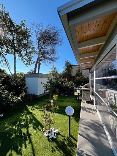 Casa con 5 locali in vendita in Viale Cimabue, Castel Volturno