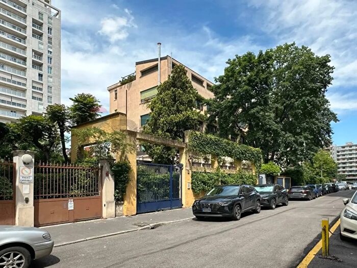 Appartamento monolocale in vendita in Via Angera, Milano