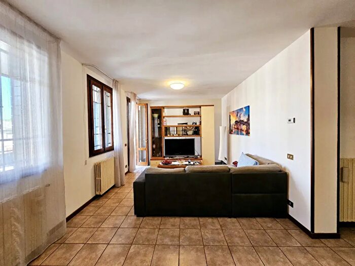Appartamento trilocale in affitto in Via P Tono, Este