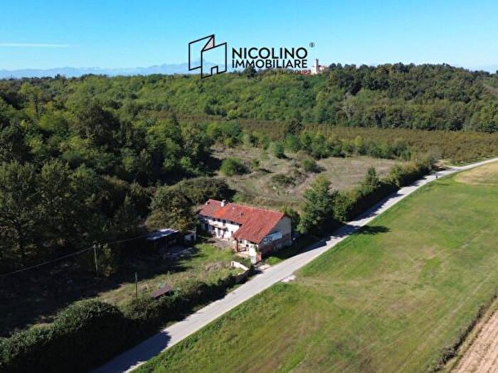 Casa con 6 locali in vendita in Via Siccardi, Salmour