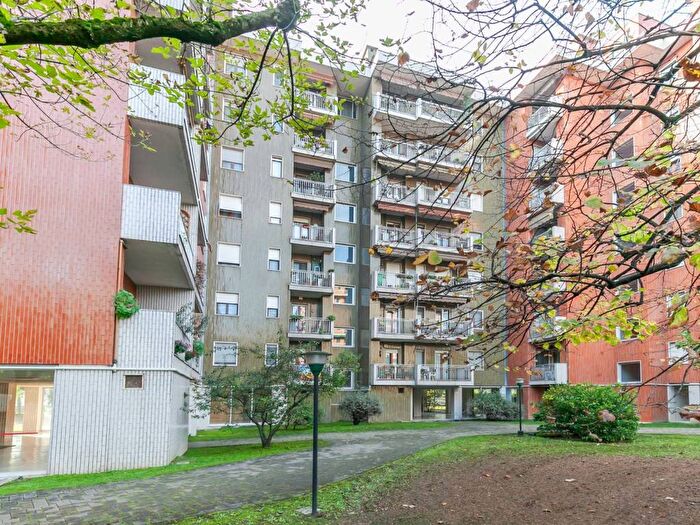 Appartamento trilocale in affitto in Via Rodolfo Morandi, Novate Milanese