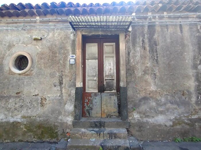 Casa trilocale in vendita in Via Don Alfonso, Aci Catena