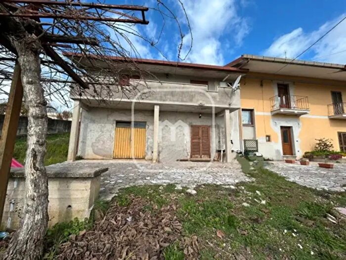 Casa con 6 locali in vendita in Via Colubro, Artena