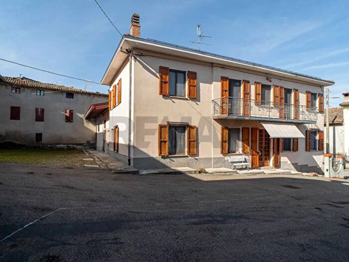 Casa con 8 locali in vendita in Strada Comunale del Mulino, Lesignano De Bagni