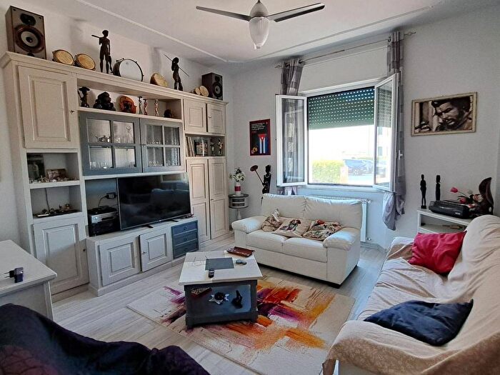 Appartamento con 6 locali in vendita in Via del Popolo, Rosignano Solvay, Rosignano Marittimo