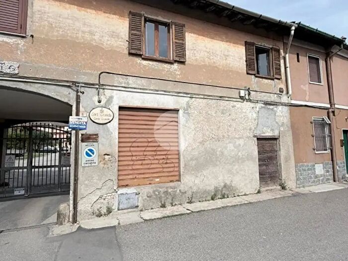 Appartamento trilocale in vendita in Via Galimberti, Bollate