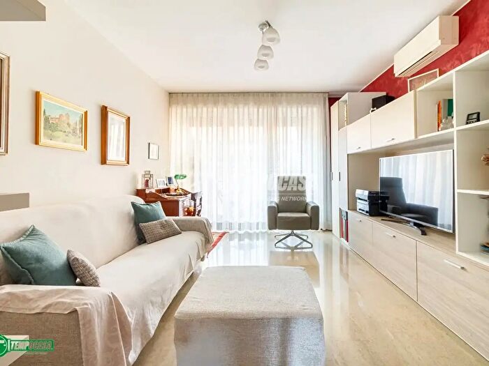 Appartamento trilocale in vendita in Via Mauro Macchi, Milano