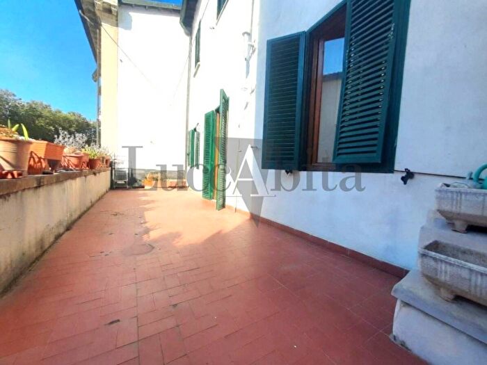 Appartamento quadrilocale in affitto in Via della Rosa, Piazza Anfiteatro Torre Guinigi, Lucca