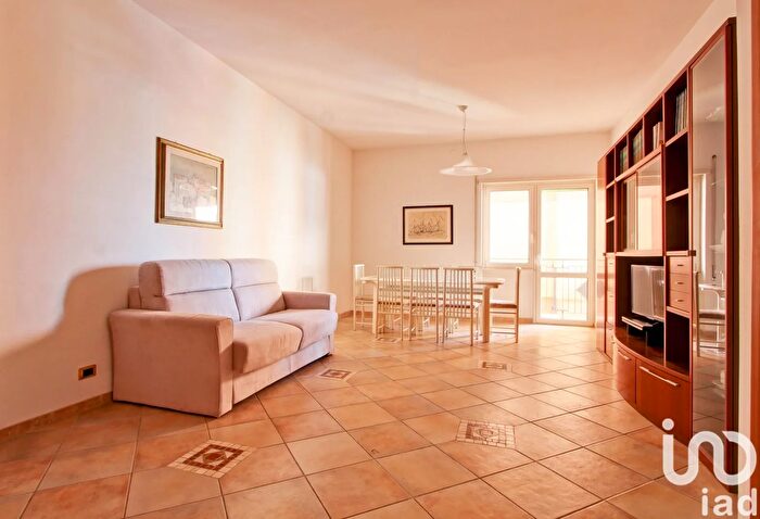 Appartamento con 7 locali in vendita in Via Isonzo, Latina