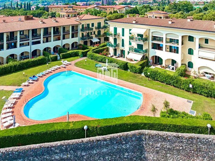 Appartamento trilocale in vendita in Via Zane, Salo