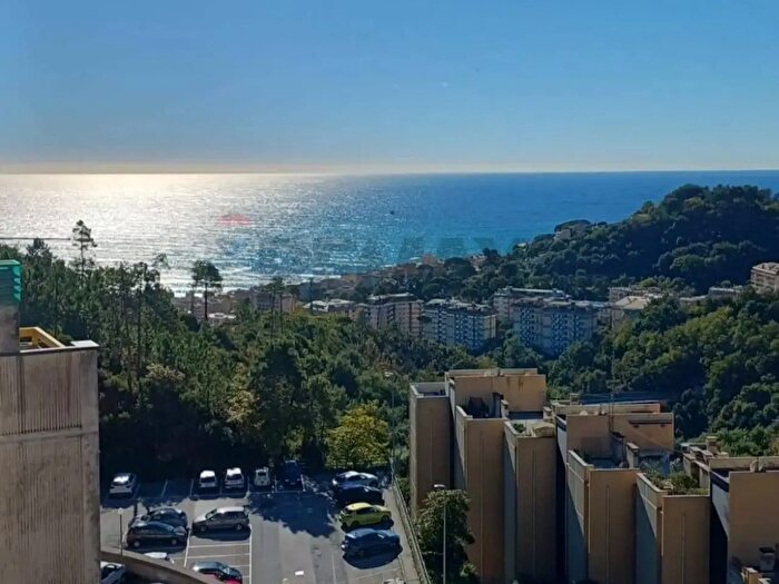 Appartamento con 5 locali in vendita in Via Emilio Salgari, Genova