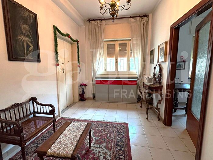 Appartamento con 5 locali in vendita in Via Domenico Mandragora, Bari